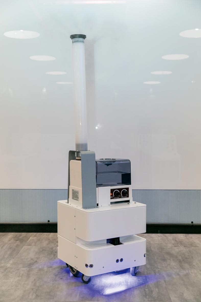 東元3日發(fā)表智慧UVC消毒防疫機(jī)器人，以3D列印技術(shù)，制作雙向360度全面向噴頭，進(jìn)行大面積的噴霧消毒。圖／東元提供